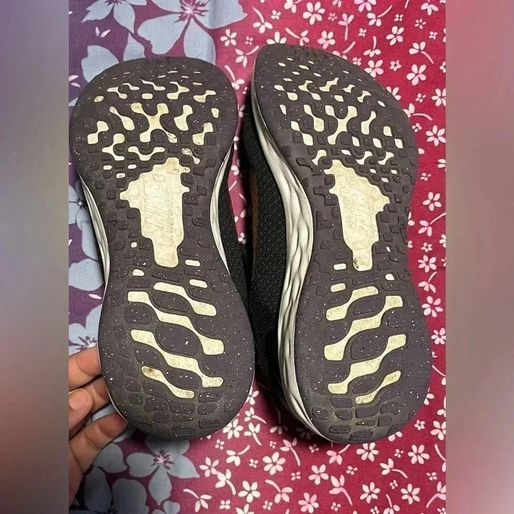 Nike revolution size 4 youth sneakers - Picture 6 of 7